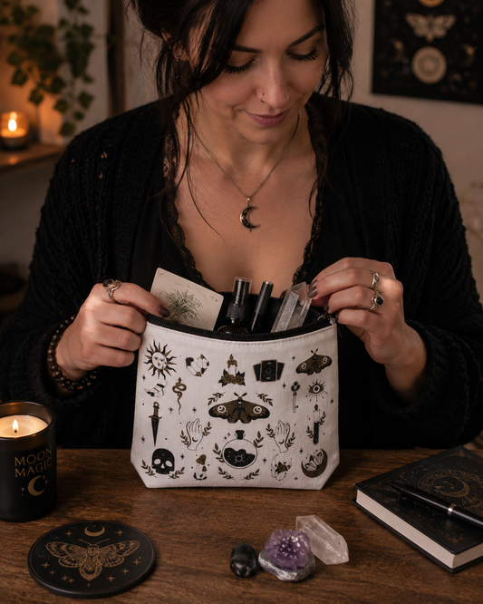 Mystisches Allzwecktäschchen mit Witchy Motiven – Kosmetiktasche 22x17,5 cm