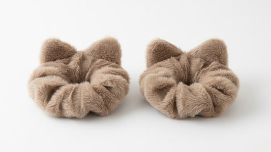 Flauschige Scrunchies mit Ohren – 2er-Set