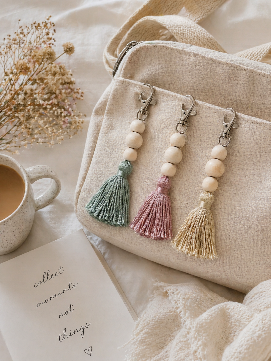 Quasten Schlüsselanhänger mit Holzperlen – 13 cm, Boho Style (3 Farben)