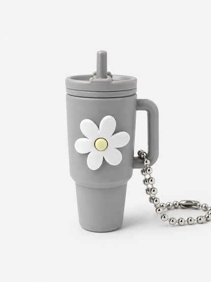 Mini Becher Anhänger „Daisy Cup“ – süßer Keychain 5cm