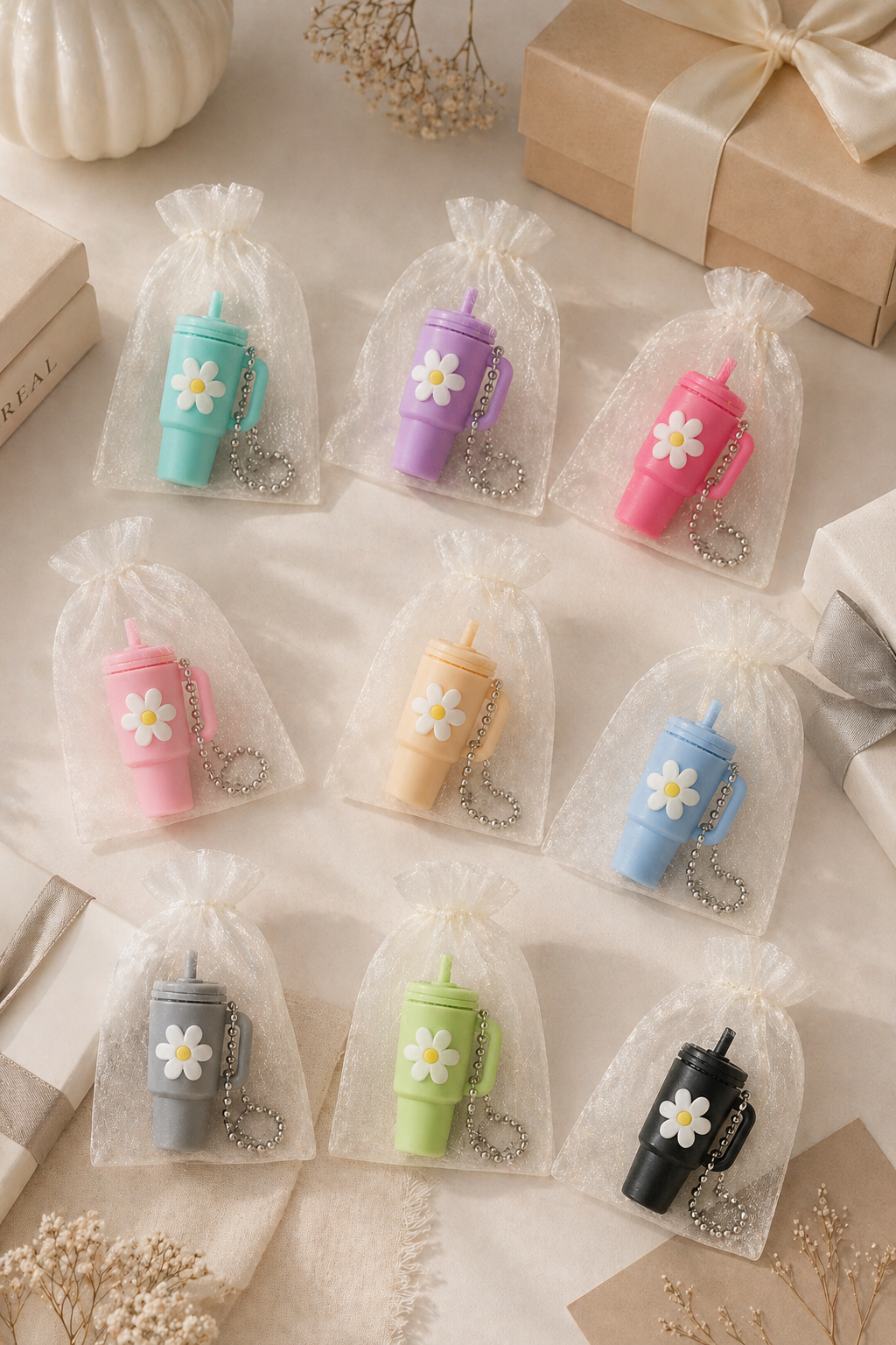 Mini Becher Anhänger „Daisy Cup“ – süßer Keychain 5cm