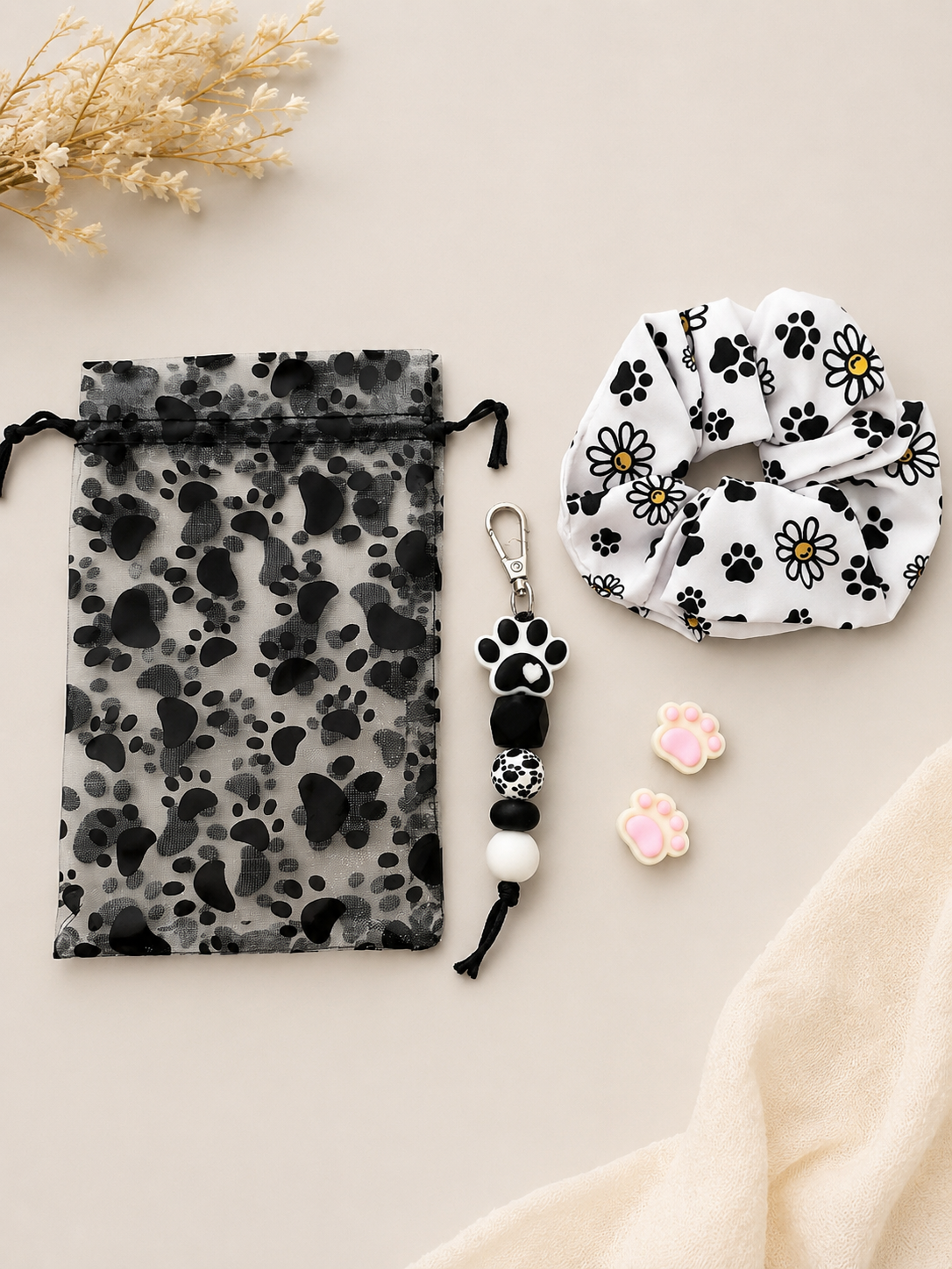 Pfötchen Taschenanhänger Geschenkset – Schlüsselanhänger & Magneten
