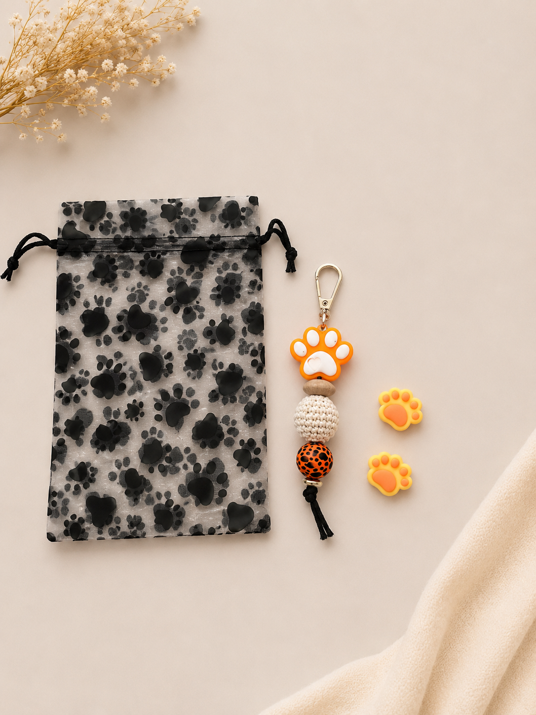 Pfötchen Taschenanhänger Geschenkset – Schlüsselanhänger & Magneten