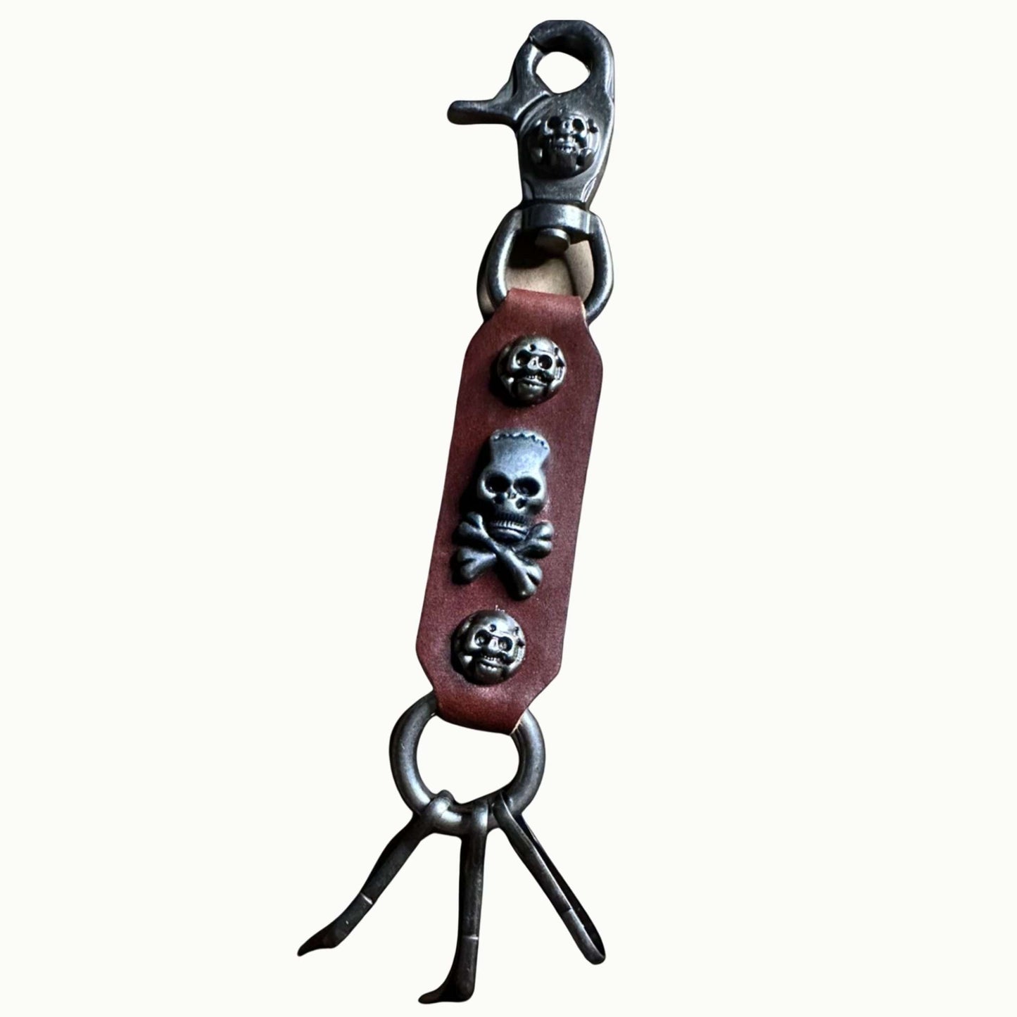 Schlüsselanhänger Echtleder – Totenkopf-Design mit Karabiner