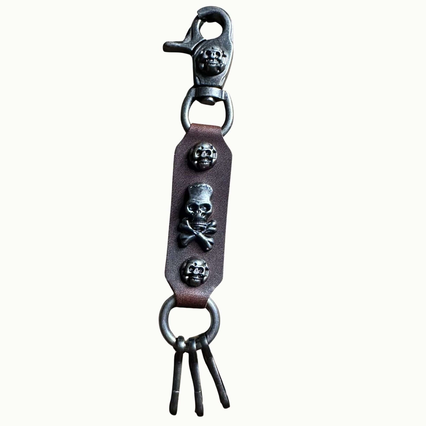 Schlüsselanhänger Echtleder – Totenkopf-Design mit Karabiner