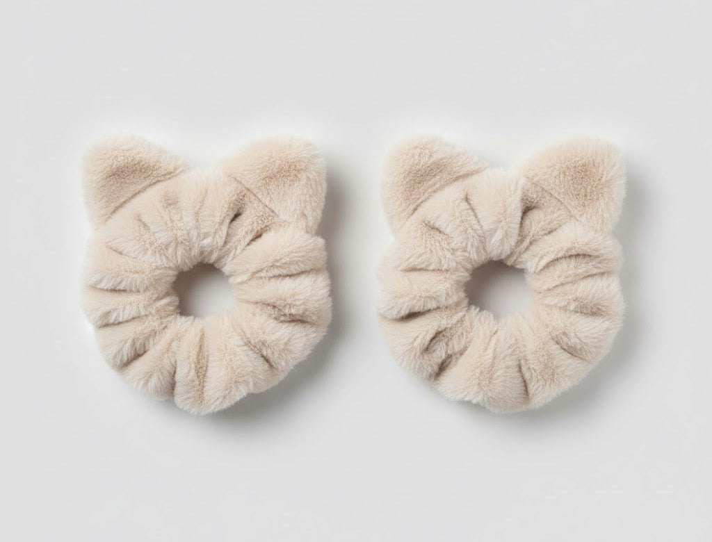 Flauschige Scrunchies mit Ohren – 2er-Set