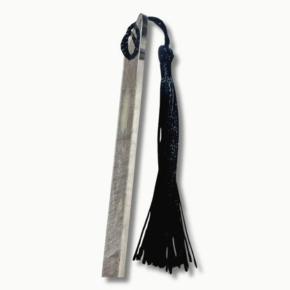 Gothic Lesezeichen mit Quaste – Totenkopf Design