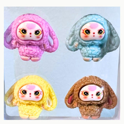 Kawaii Monsterfigur Sammelset im Display