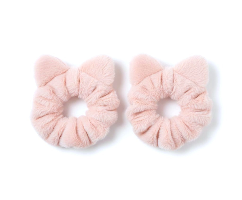 Flauschige Scrunchies mit Ohren – 2er-Set